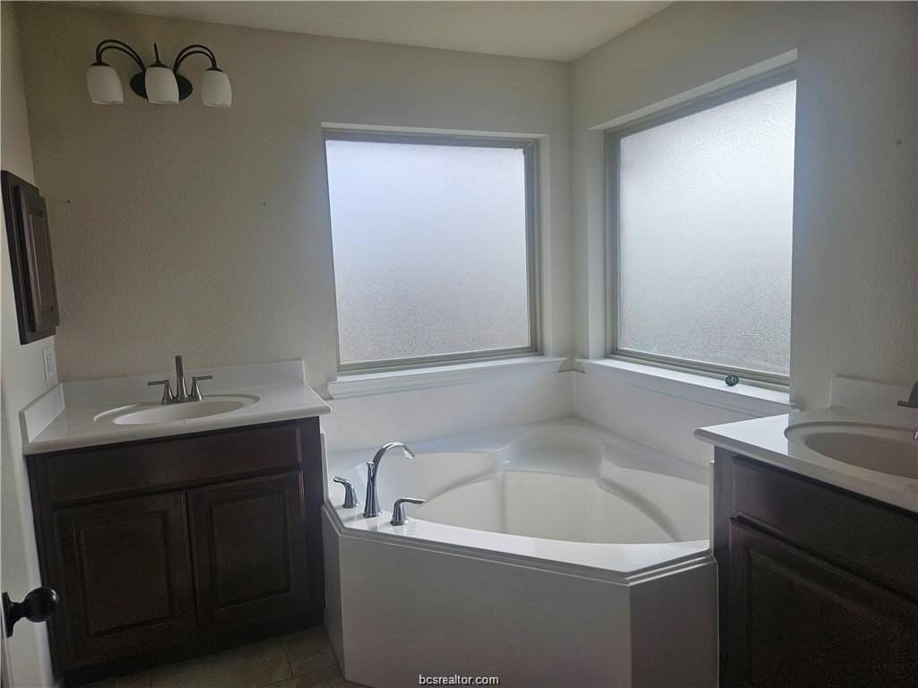1208 Brunswick Ct - Photo 5 of 6