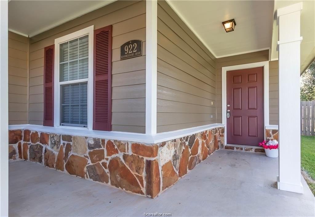 922 Windmeadows Dr - Photo 2 of 24
