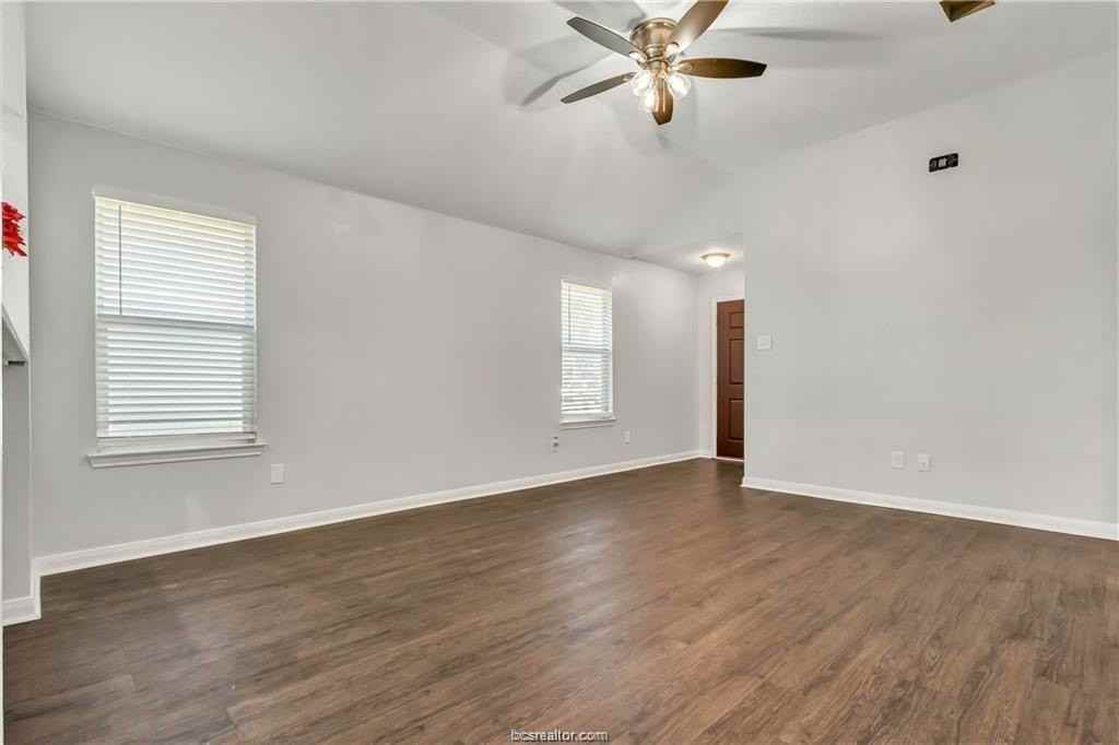 922 Windmeadows Dr - Photo 4 of 24