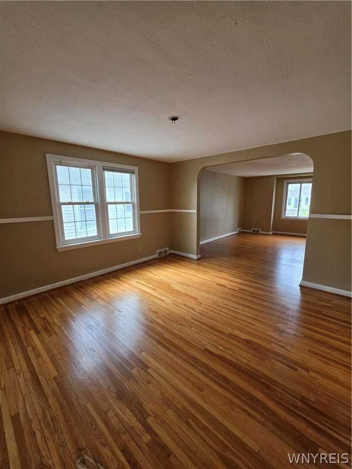 351 Stillwell Ave - Photo 5 of 16