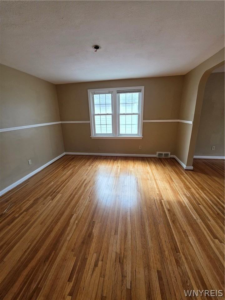351 Stillwell Ave - Photo 6 of 16