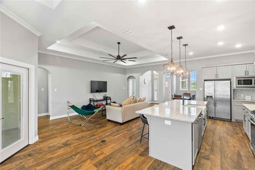 8109 Grand Canyon St - Photo 3 of 20