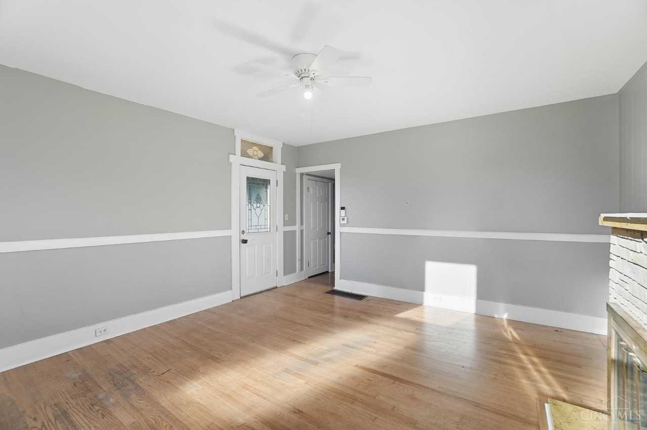 149 Boltin St - Photo 4 of 34