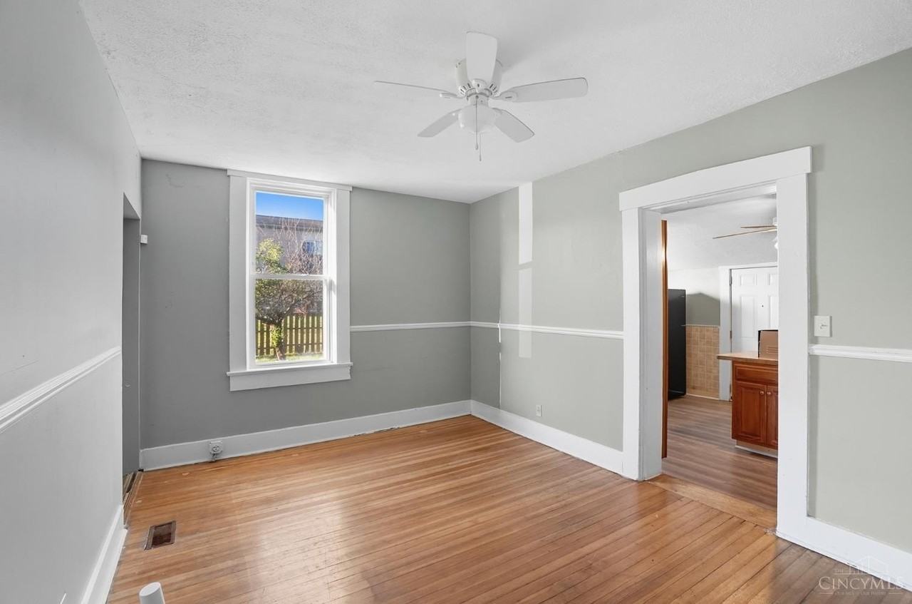 149 Boltin St - Photo 5 of 34