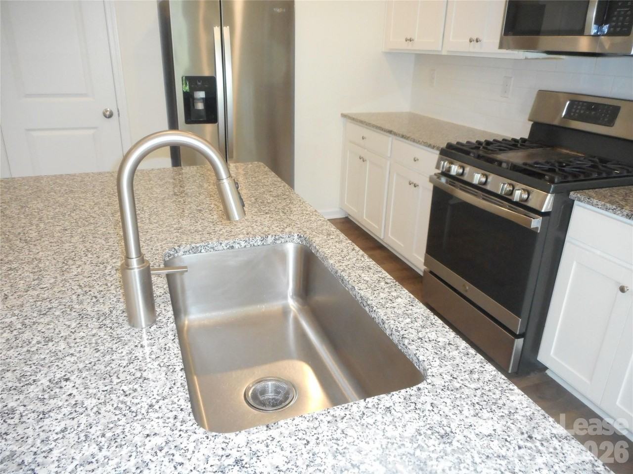 758 Earhart St - Photo 4 of 25