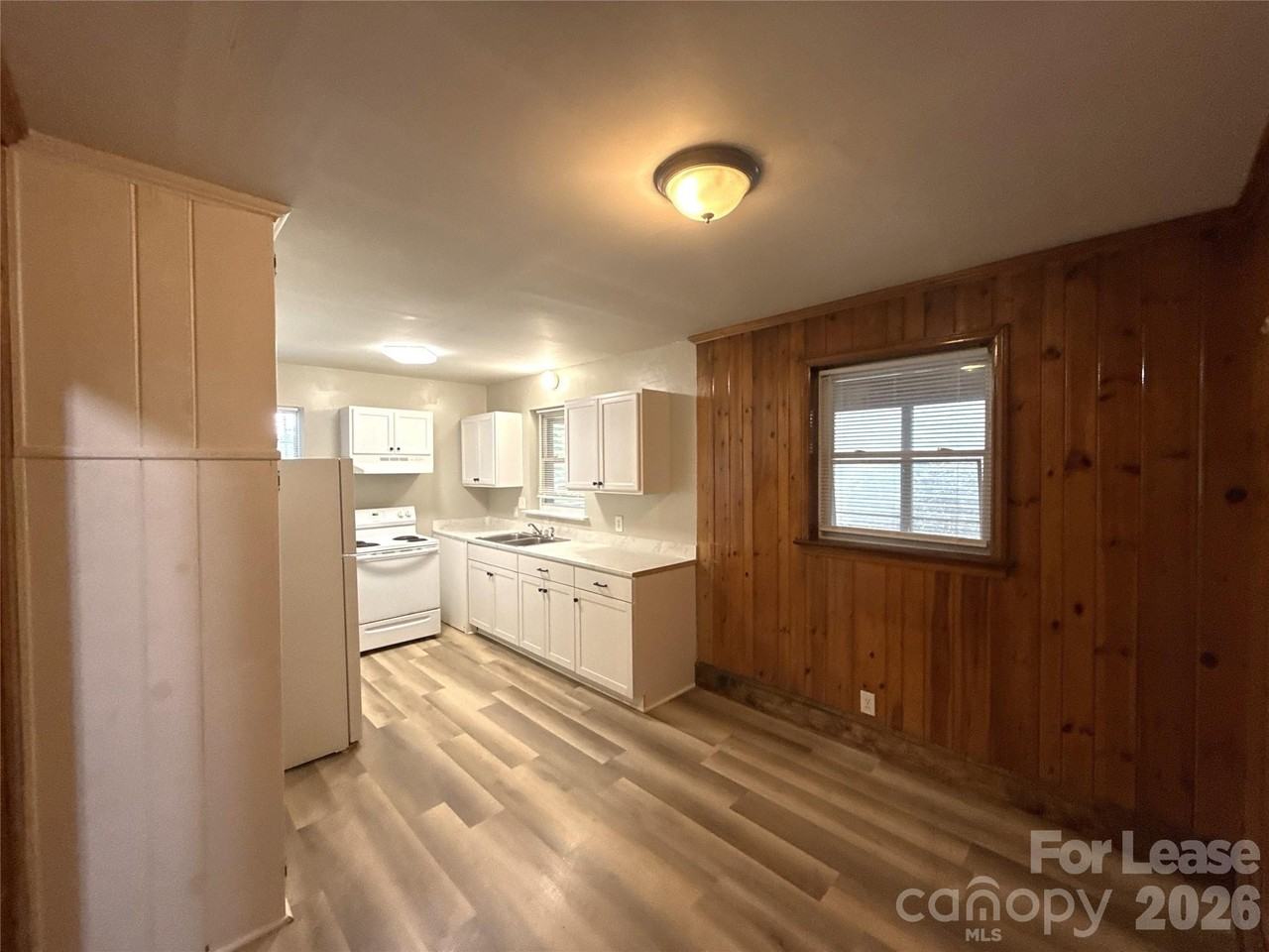2000 Weststone Dr - Photo 4 of 12