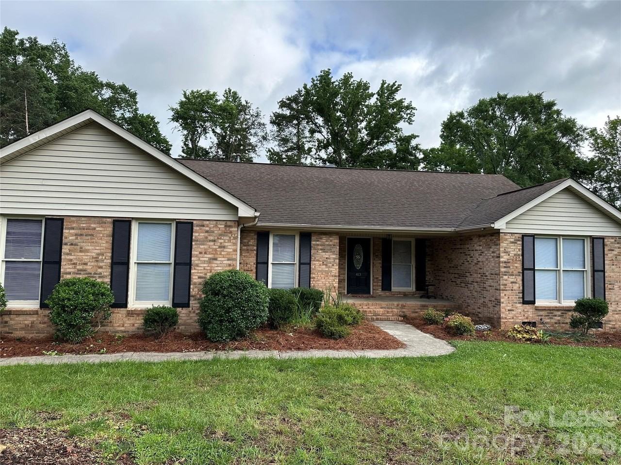 413 Parallel Dr - Photo 2 of 19
