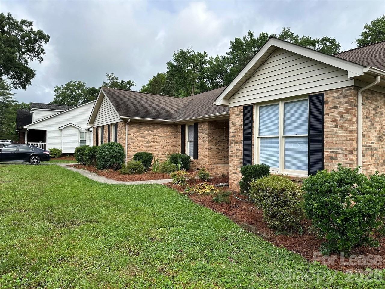 413 Parallel Dr - Photo 4 of 19