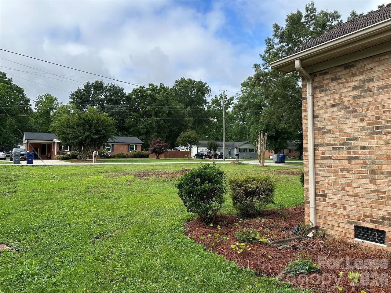 413 Parallel Dr - Photo 5 of 19