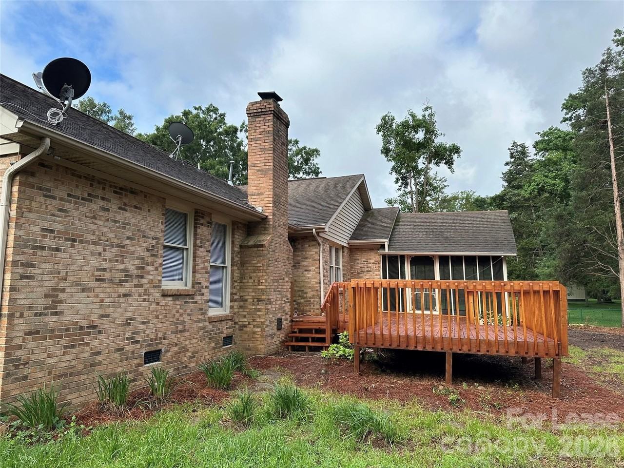 413 Parallel Dr - Photo 6 of 19