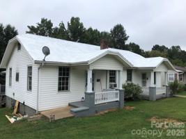 featured image of 660 E Sharpe St