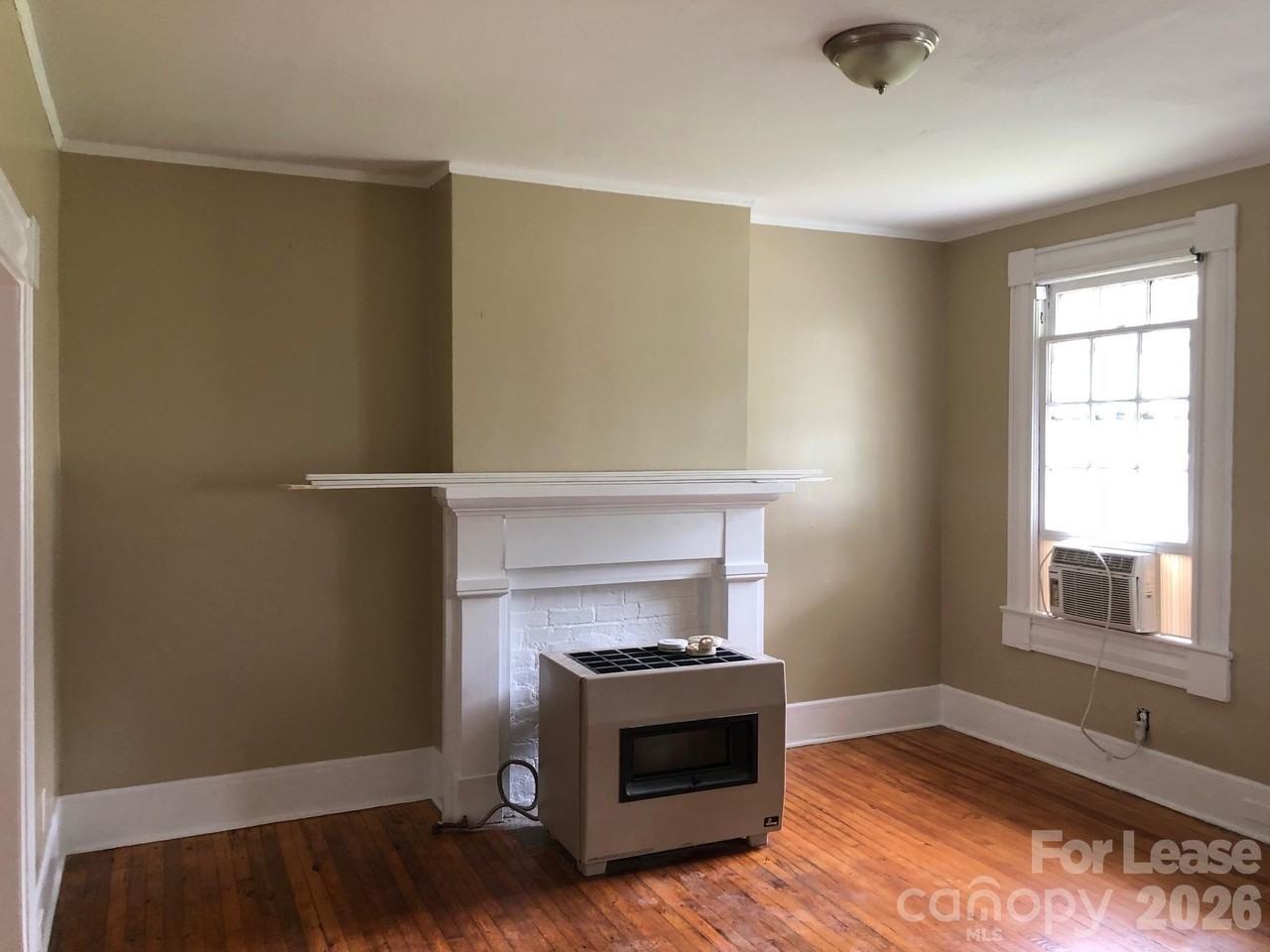 660 E Sharpe St - Photo 5 of 5