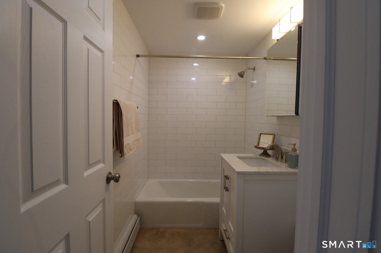 149 Garfield Ave - Photo 5 of 7
