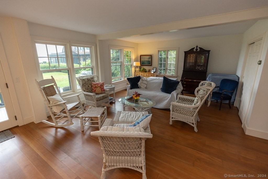 17 Agawam Ave - Photo 6 of 40