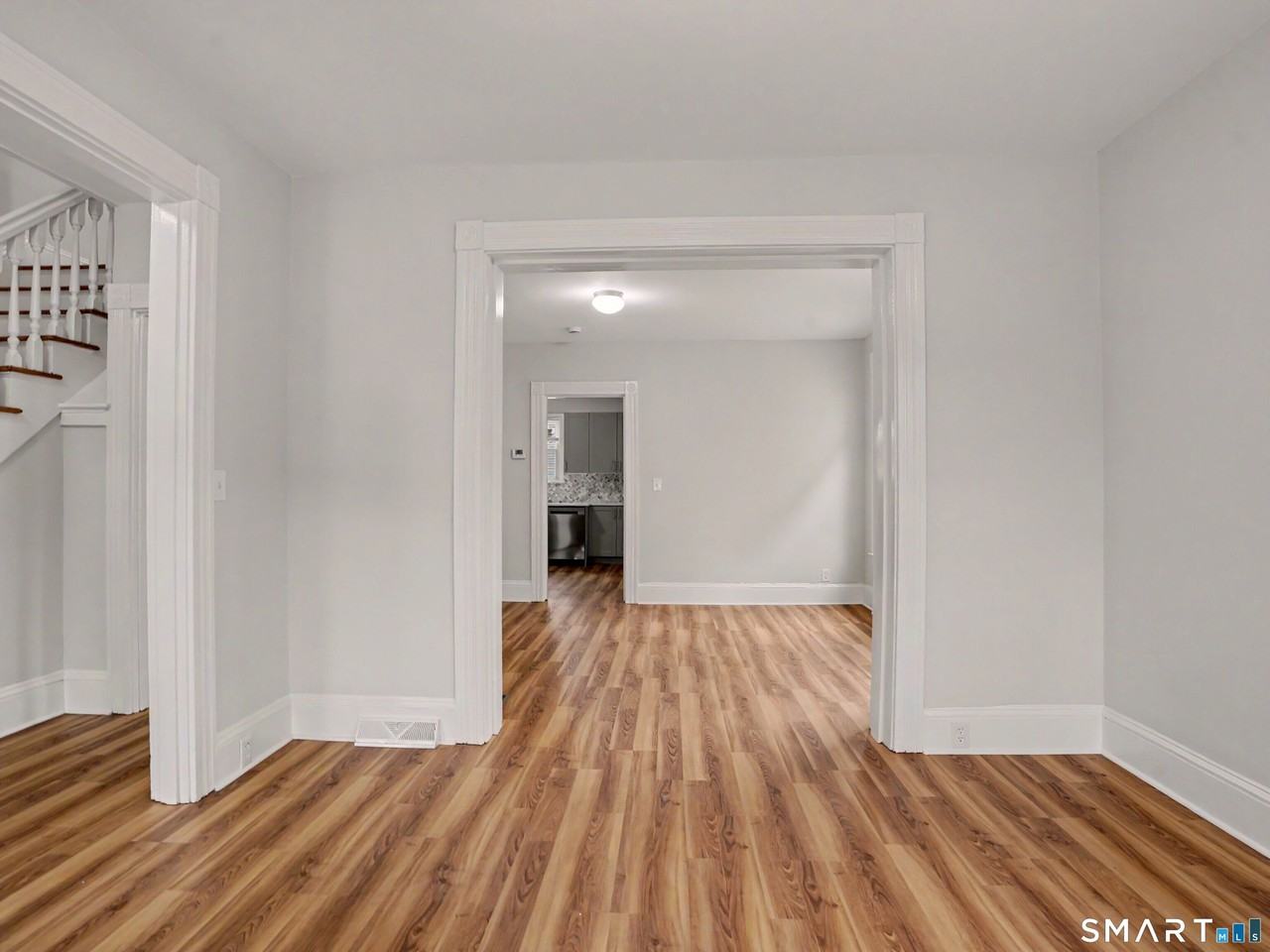 156 Hawthorne Ave - Photo 4 of 25