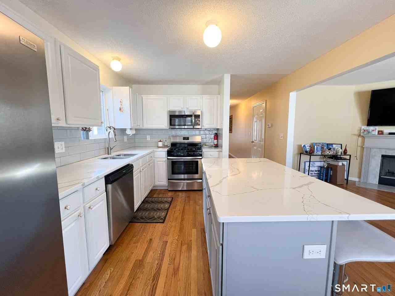 61 Laurel Ave - Photo 5 of 16