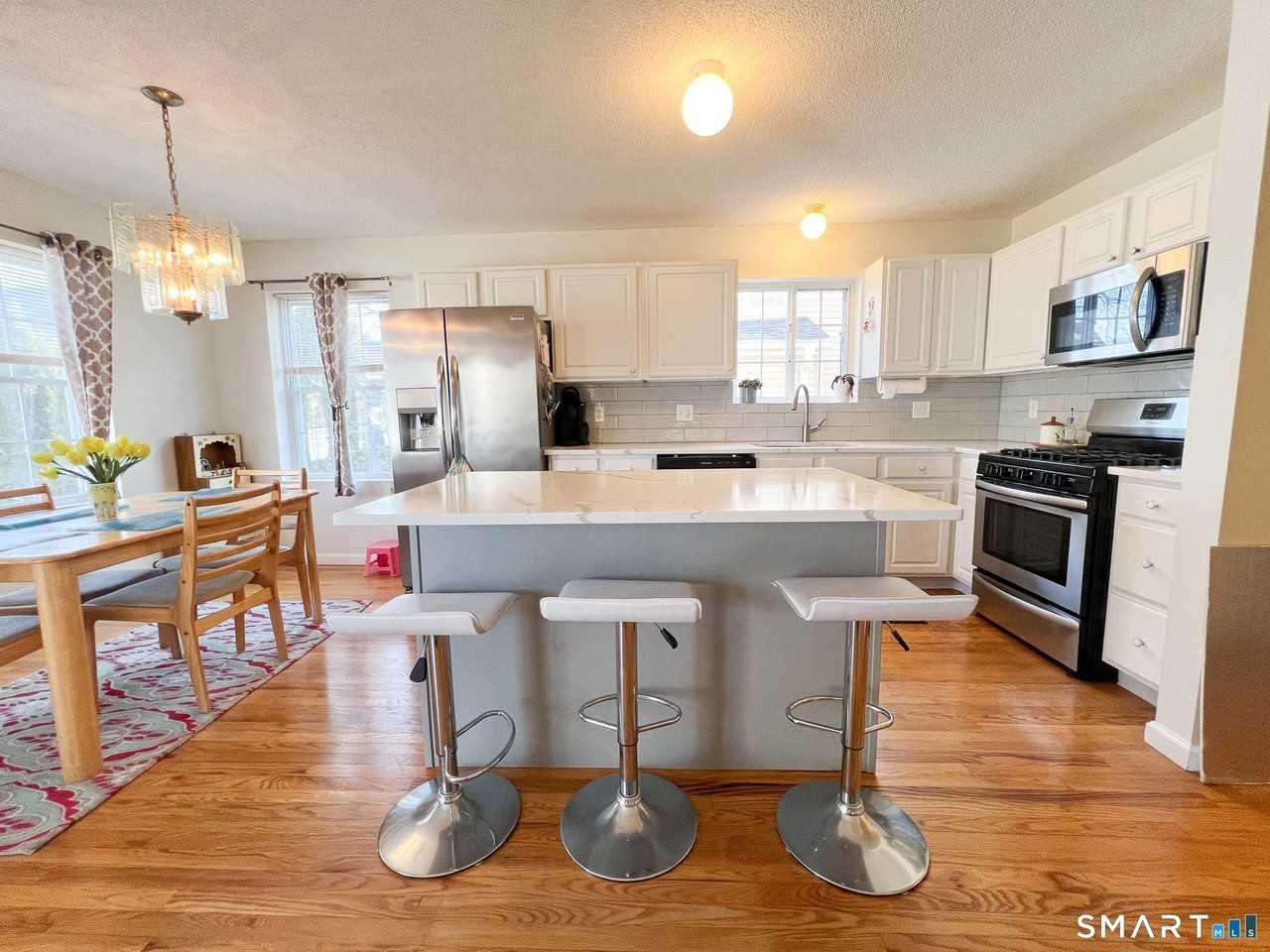 61 Laurel Ave - Photo 6 of 16