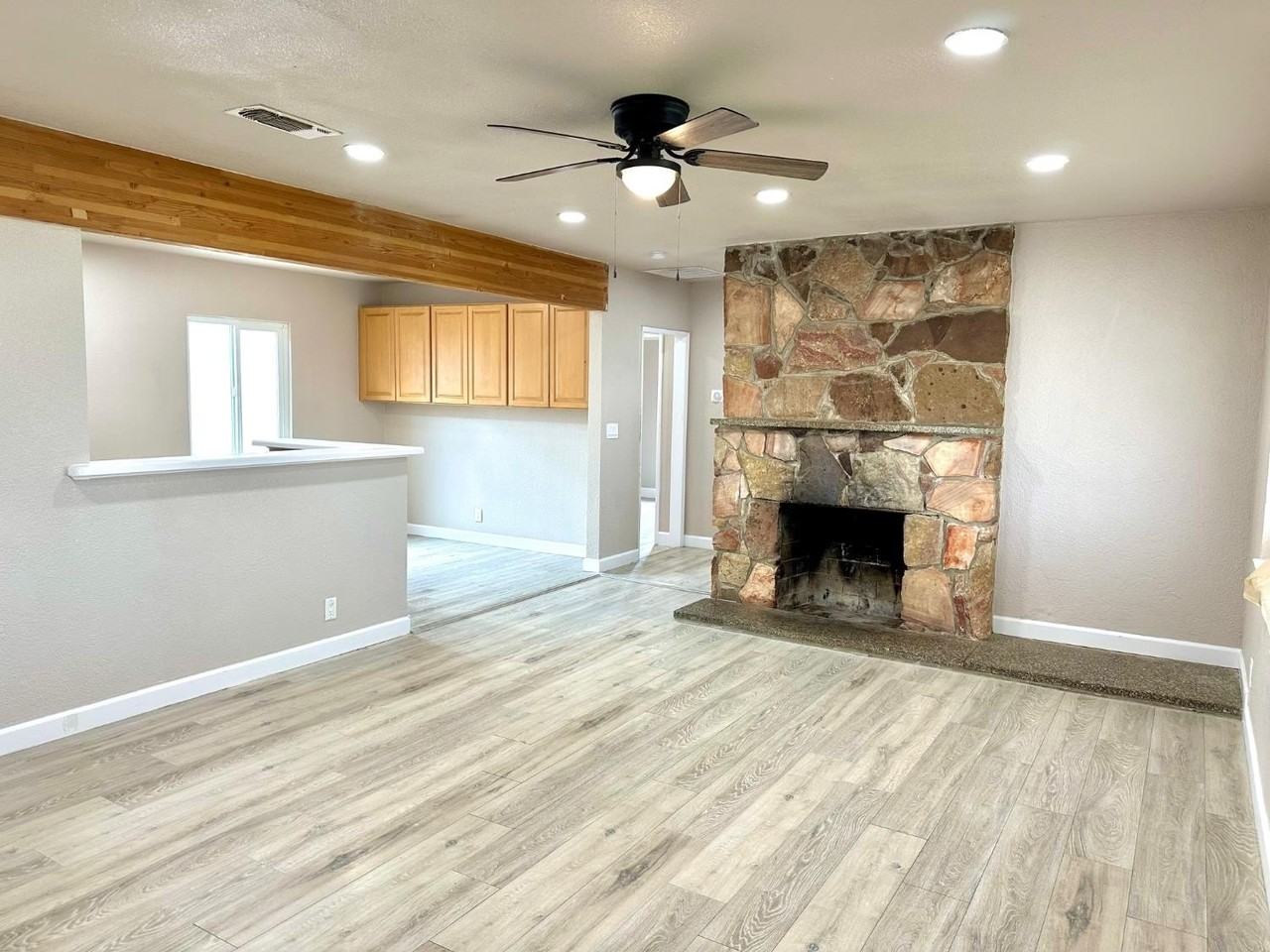 1612 N Normandie St - Photo 2 of 21