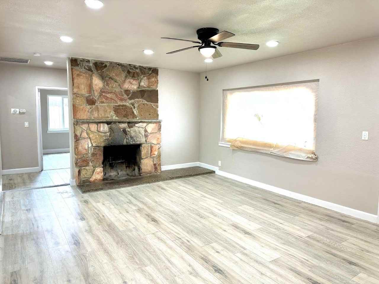 1612 N Normandie St - Photo 3 of 21