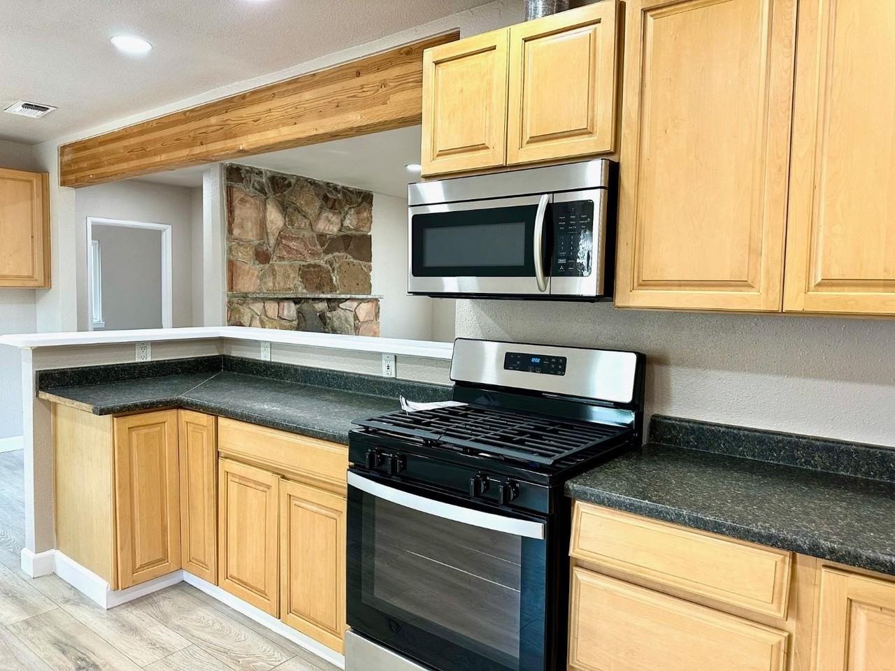 1612 N Normandie St - Photo 7 of 21