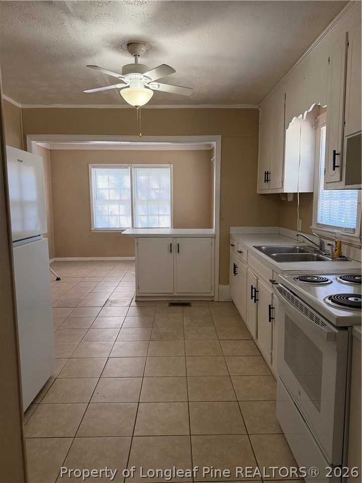 216 Brainerd Ave - Photo 3 of 8