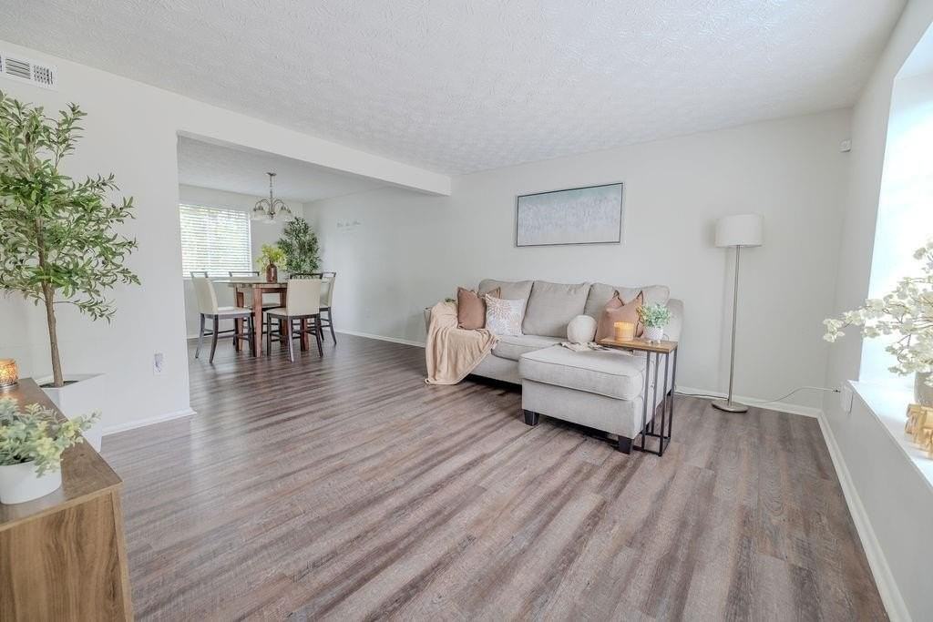 2073 Raintree Pl - Photo 4 of 22