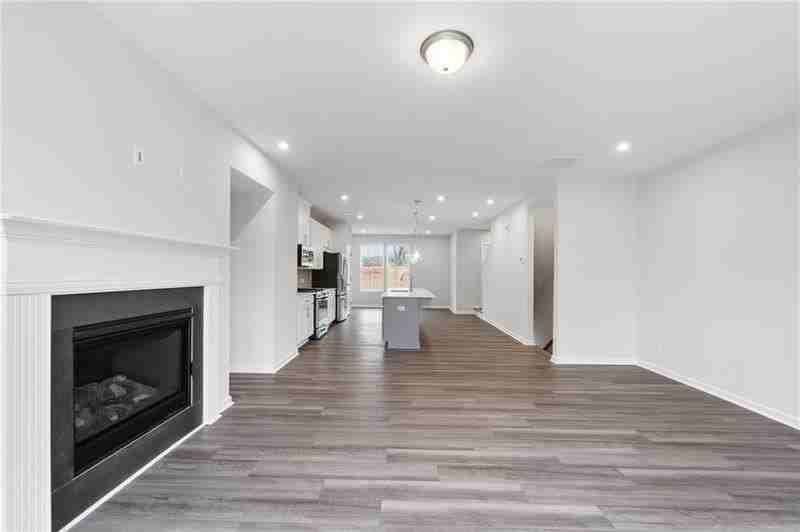 1017 Taylor Ct - Photo 3 of 19