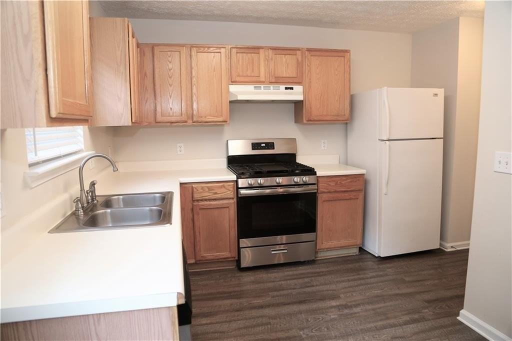 514 Carrington Ct - Photo 3 of 15