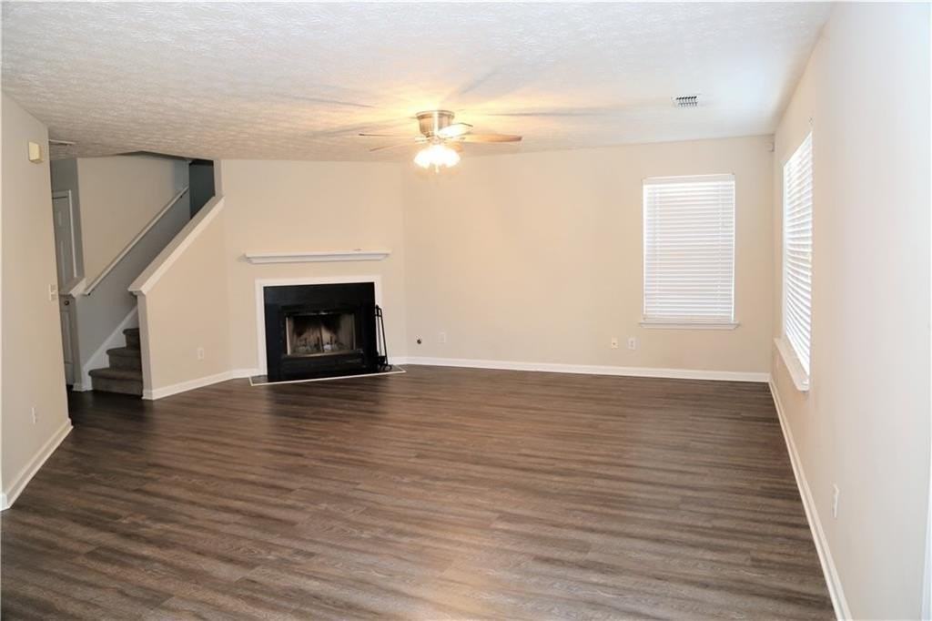 514 Carrington Ct - Photo 4 of 15