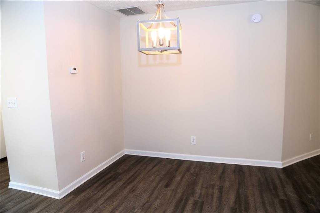 514 Carrington Ct - Photo 5 of 15