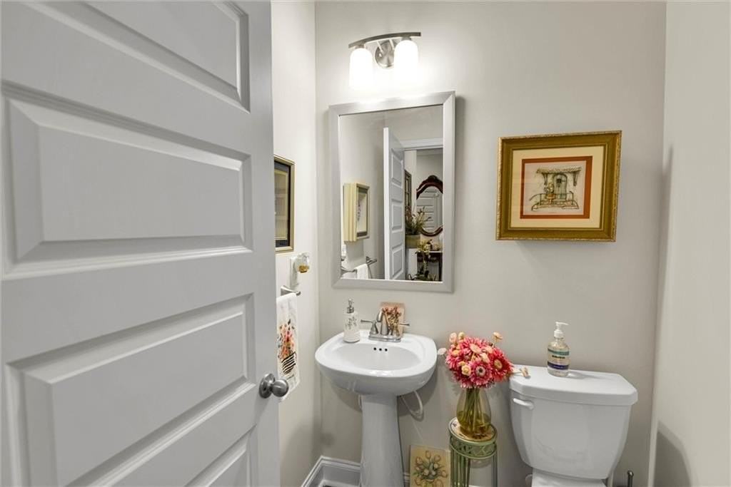 2423 Chene Dr - Photo 5 of 35