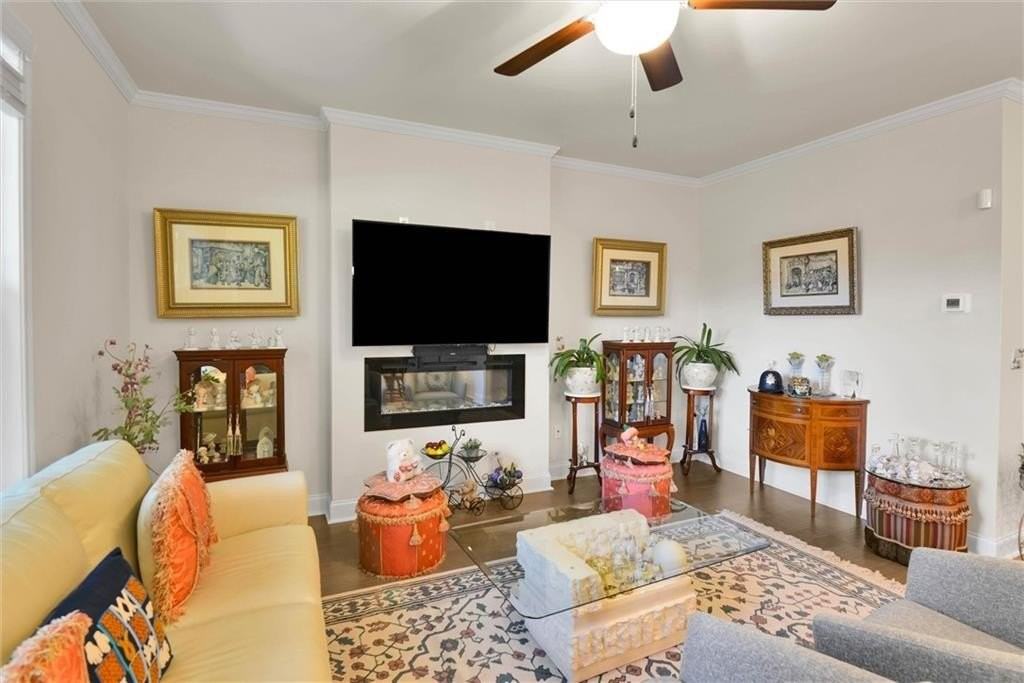 2423 Chene Dr - Photo 7 of 35