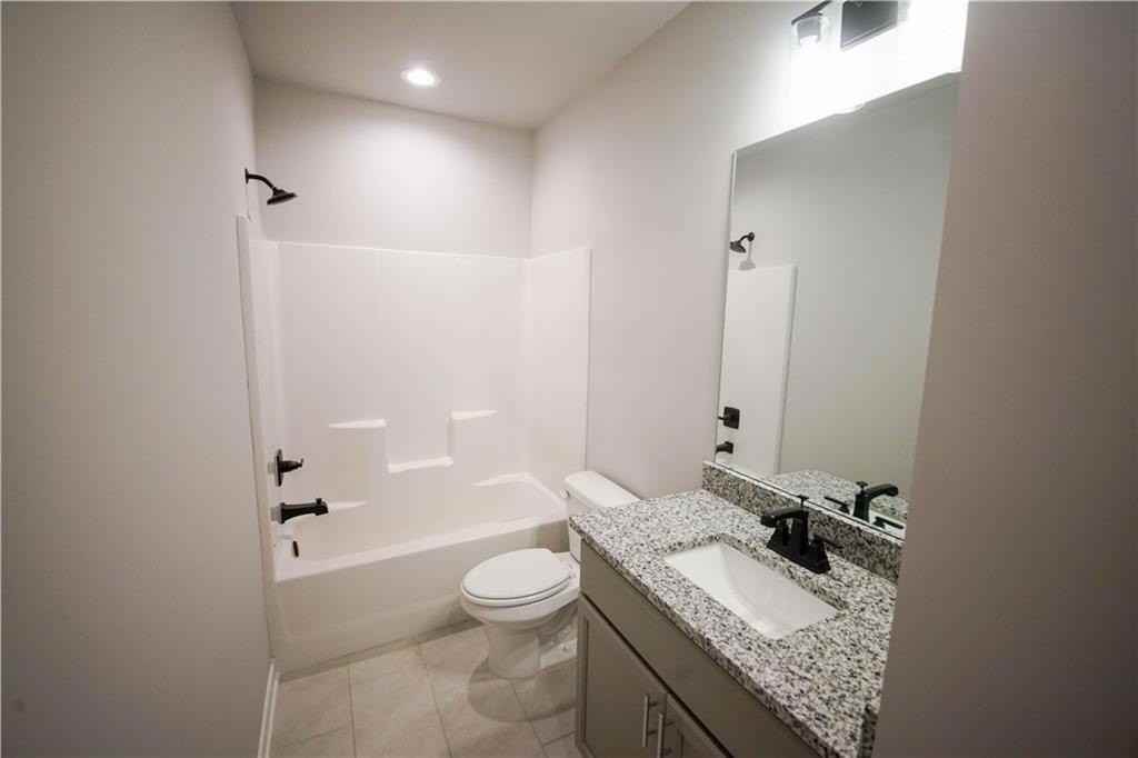1740 Bolton Rd Nw - Photo 4 of 14
