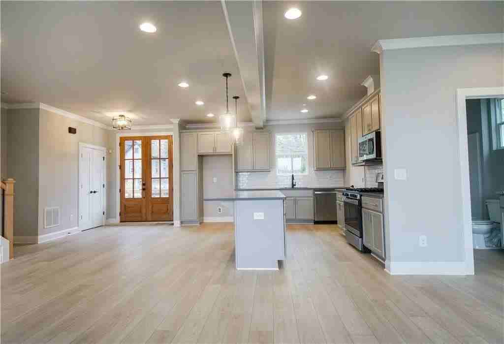 1740 Bolton Rd Nw - Photo 5 of 14