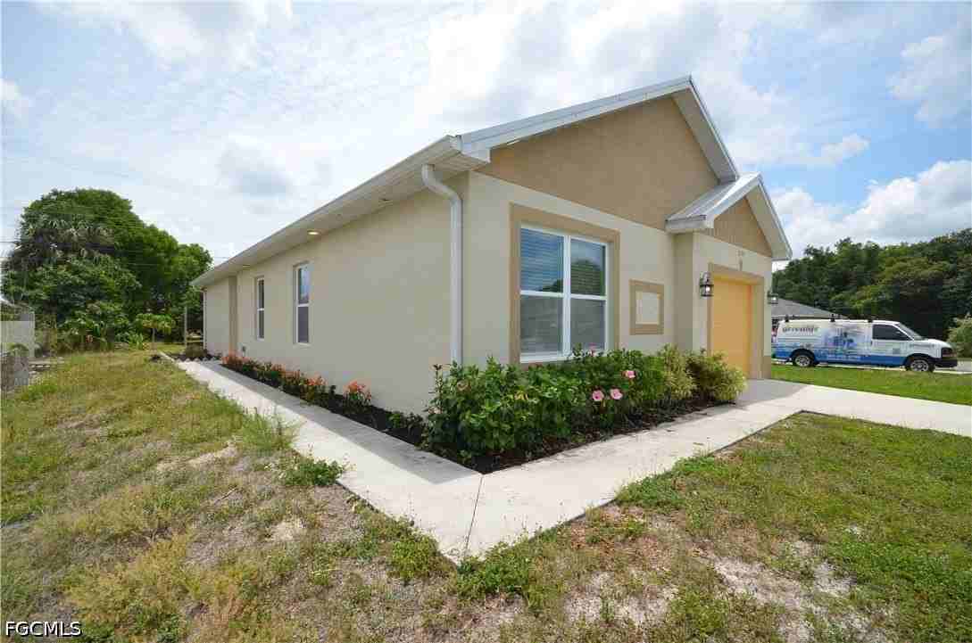 2197 Davis Ct - Photo 4 of 16