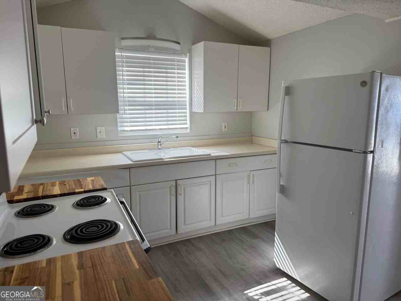 237 Turner St #E - Photo 4 of 5