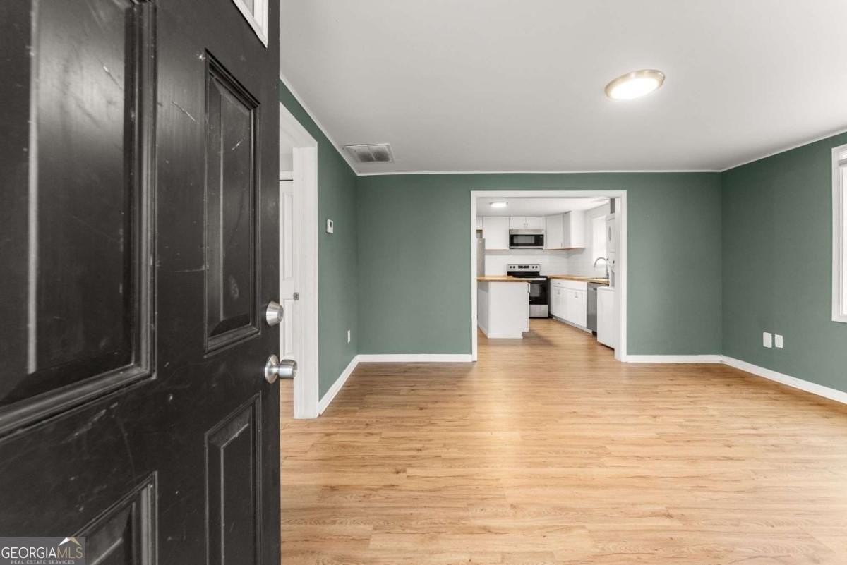 212 Walker Dr - Photo 2 of 17