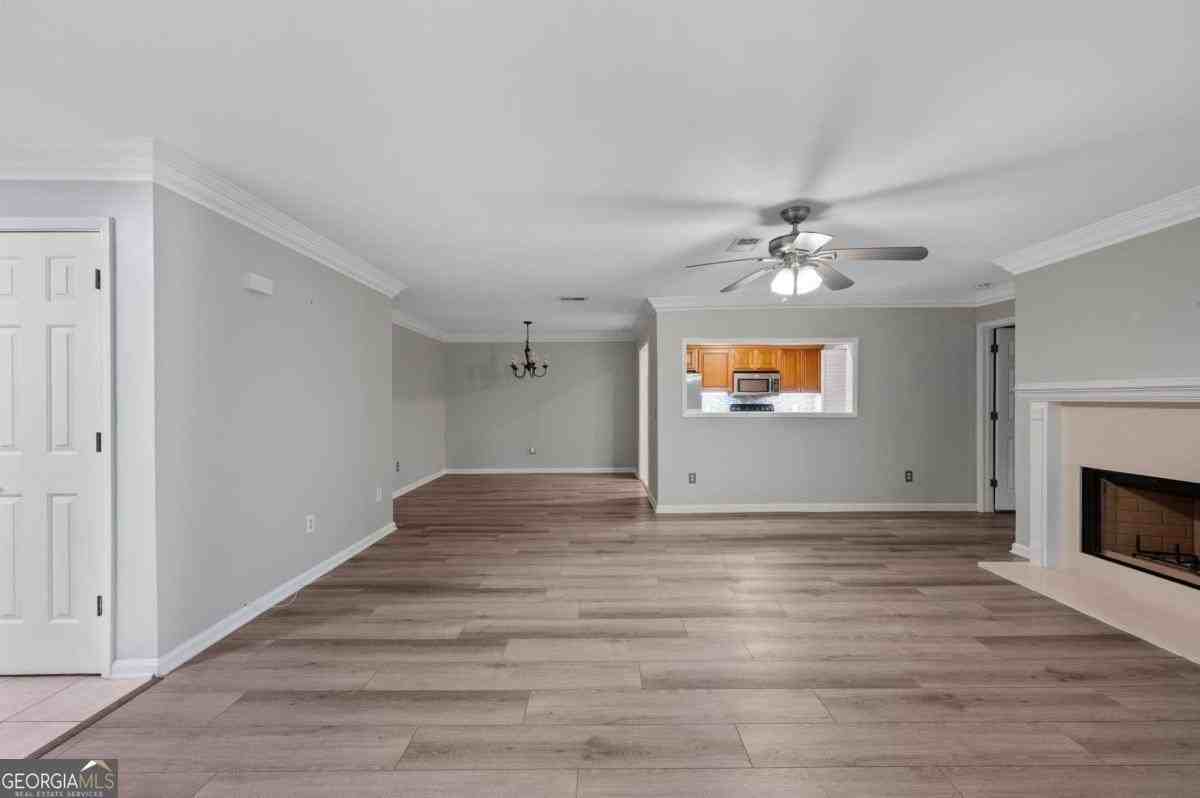 601 Abingdon Way - Photo 4 of 32