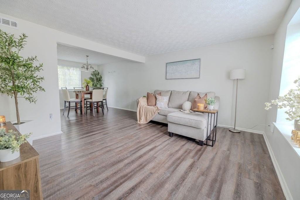 2073 Raintree Pl - Photo 4 of 22
