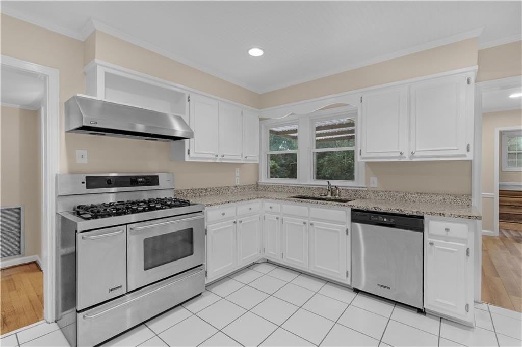 424 Byron Ave E - Photo 4 of 26