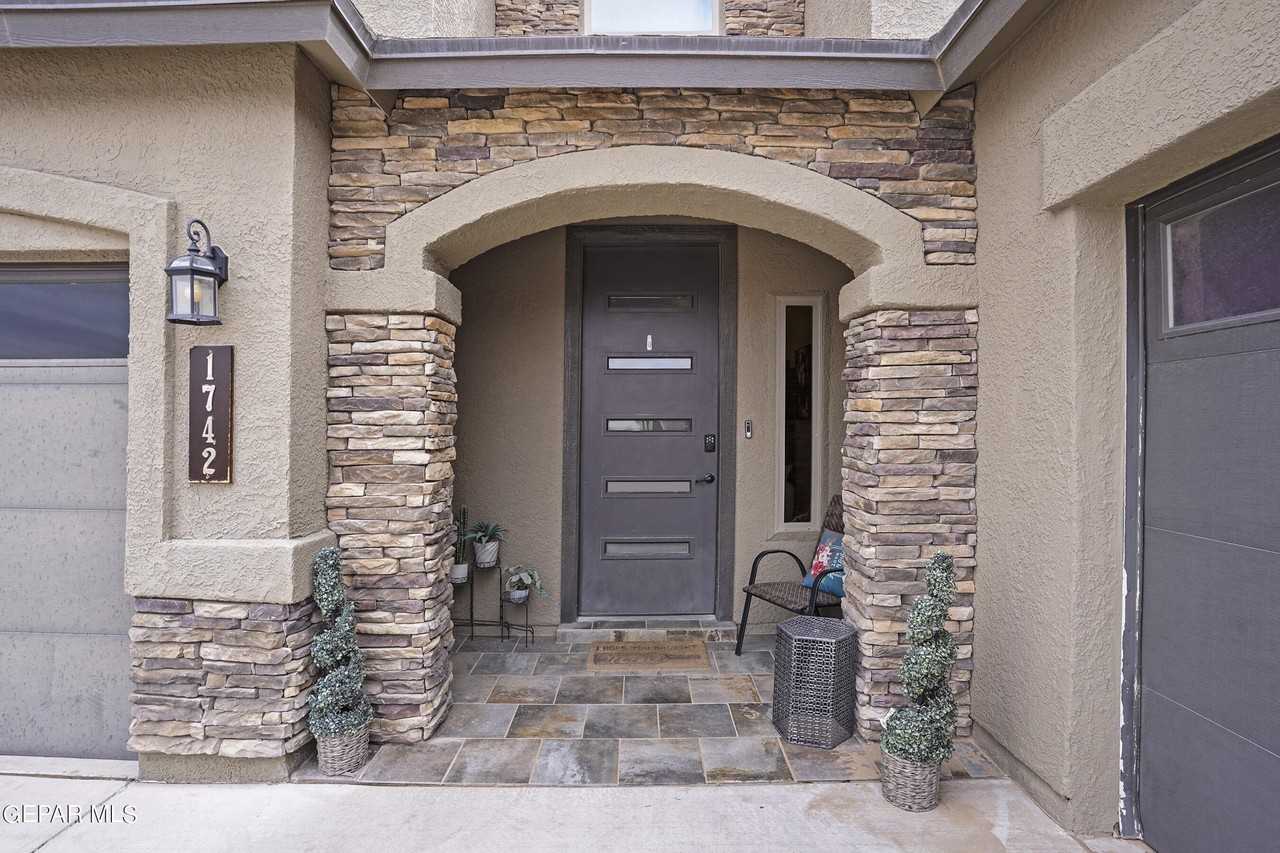 1742 Breeder Cup Way - Photo 2 of 49