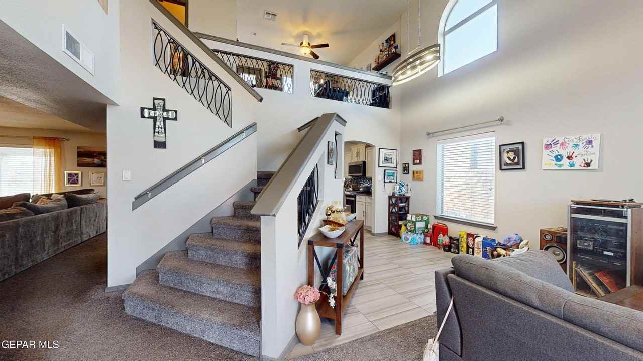 240 S Halstead Dr - Photo 4 of 43