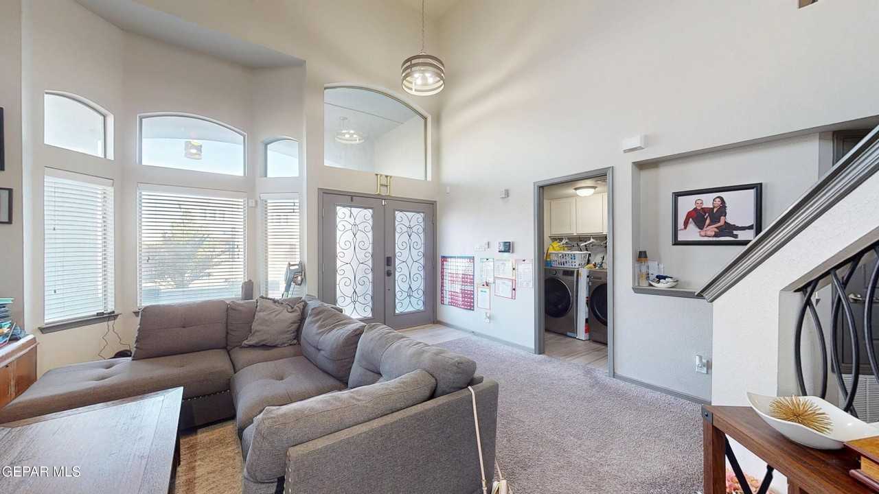 240 S Halstead Dr - Photo 5 of 43
