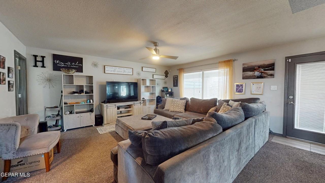 240 S Halstead Dr - Photo 6 of 43