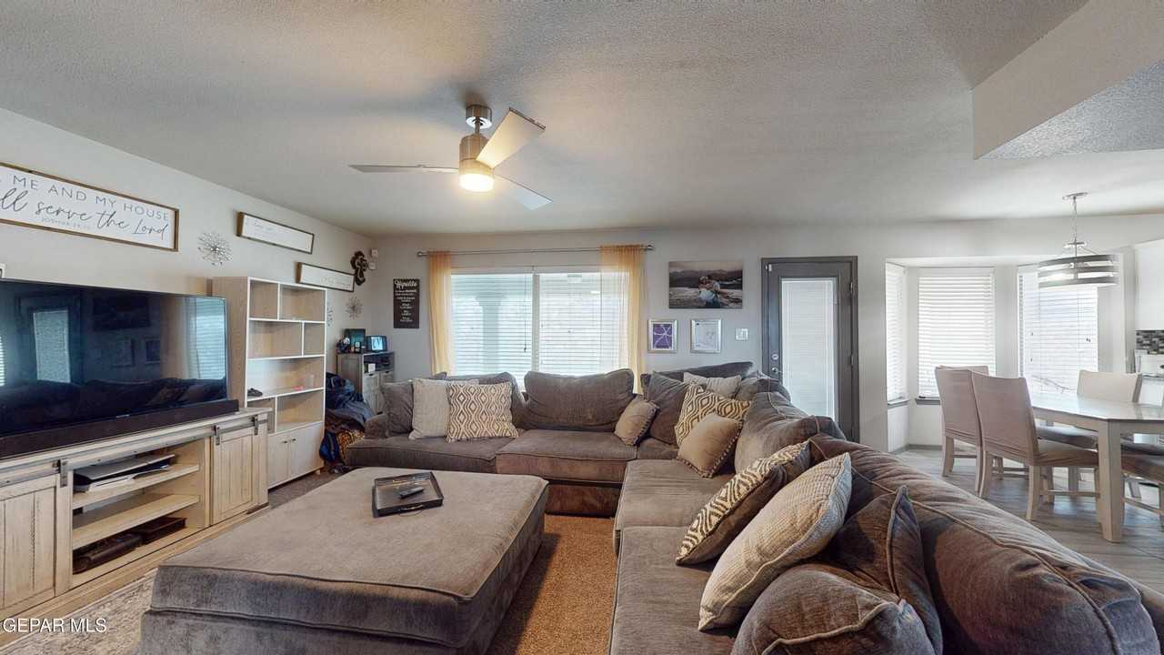 240 S Halstead Dr - Photo 7 of 43