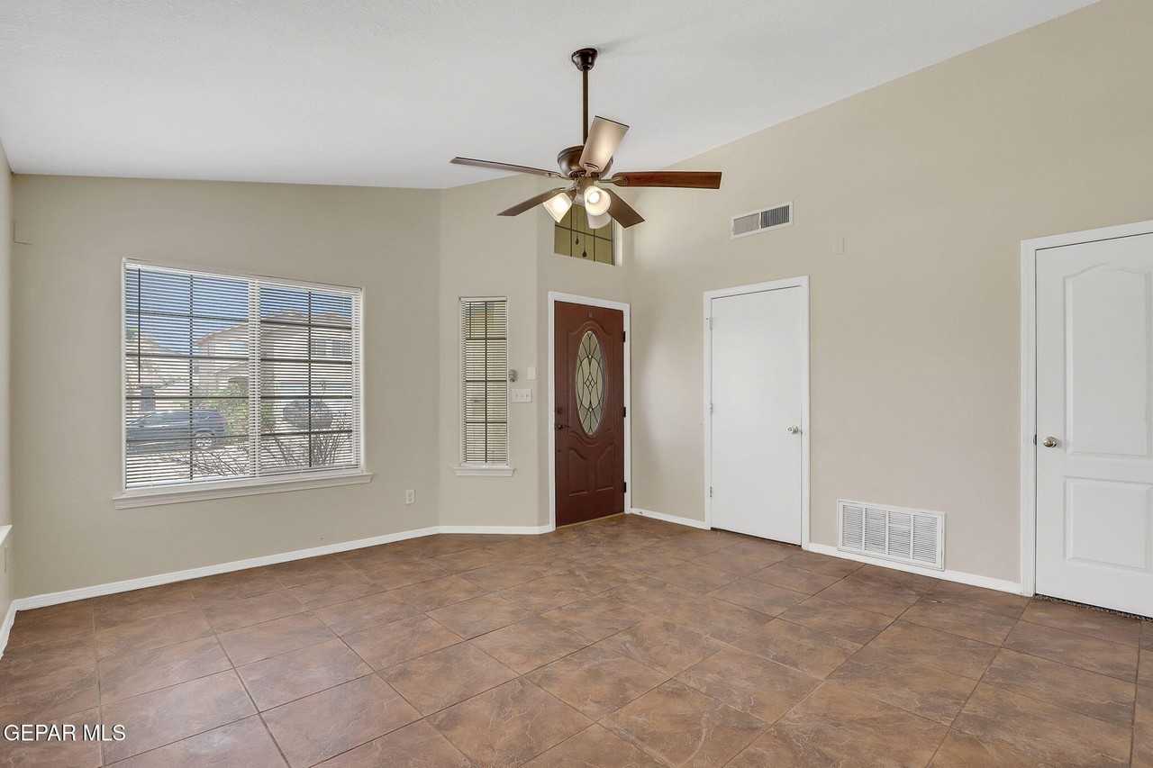 14140 Tierra Delfin Dr - Photo 4 of 31