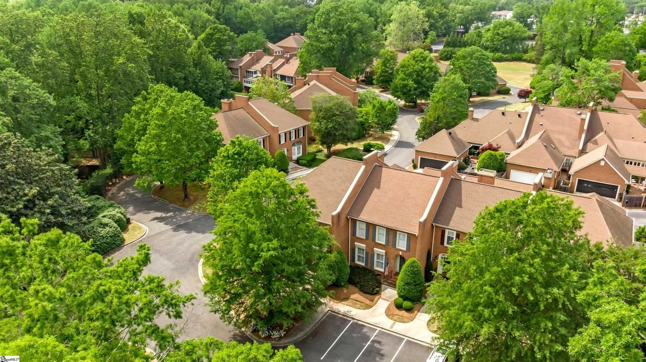 110 Kilkenney Ct - Photo 4 of 44