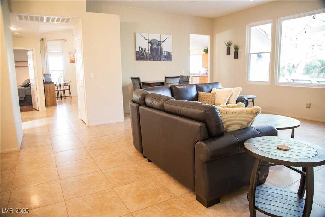 7410 Deer Springs Way - Photo 5 of 42