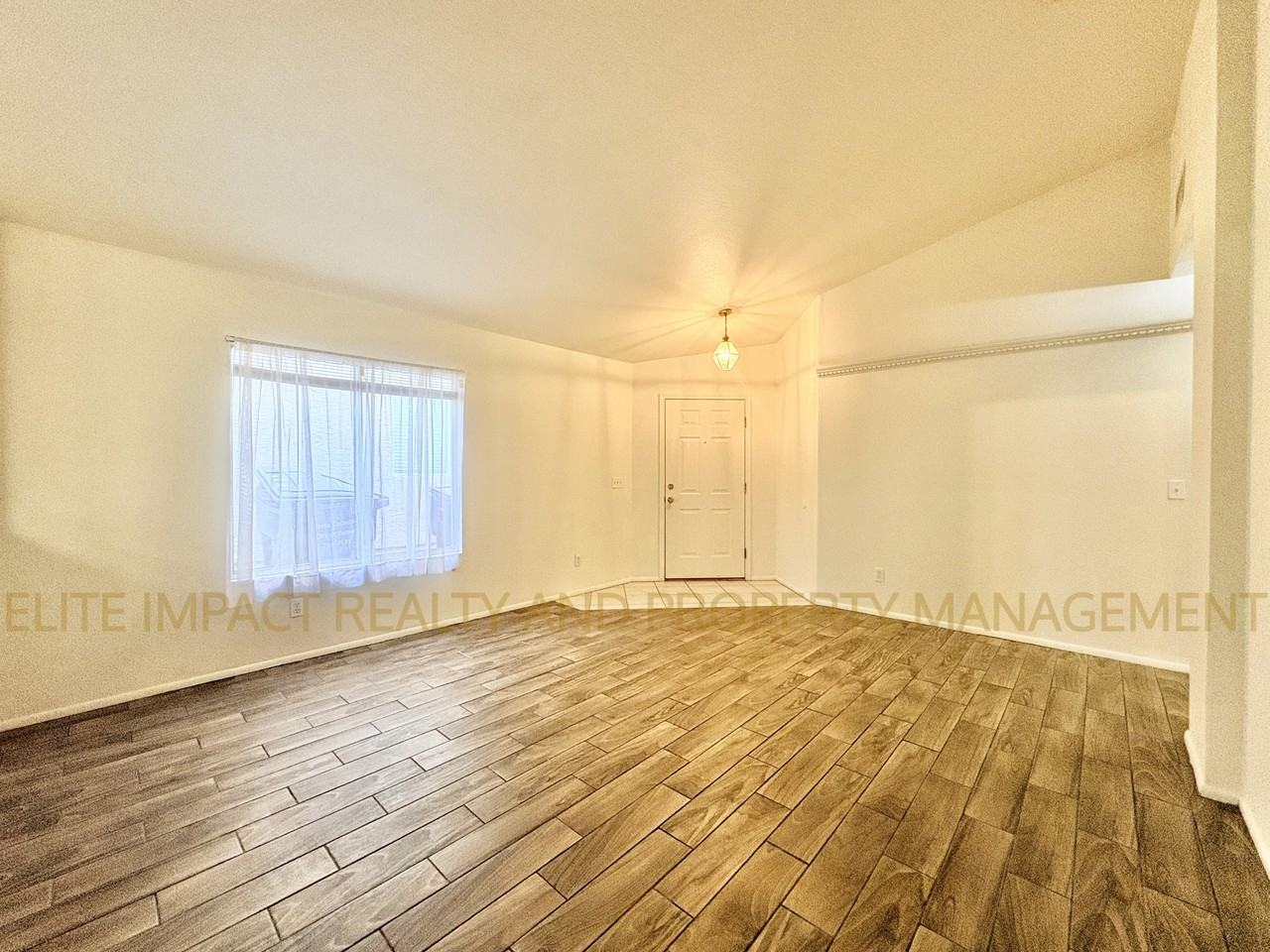 9073 E Muleshoe St #1 - Photo 4 of 30