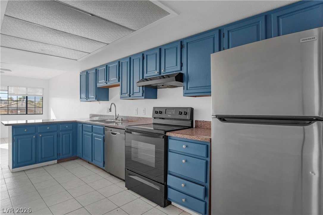 2221 N Jones Blvd #3 - Photo 7 of 16